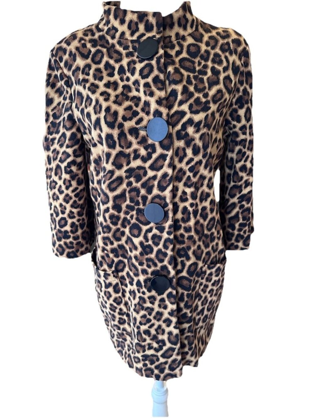 WD-NY Leopard Print Coat Big Black Buttons Size 4 Chic And Lightweight